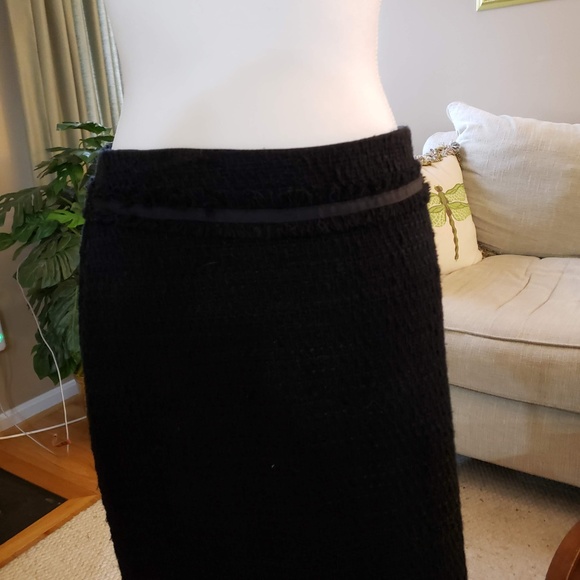 BLACK TEXTURED MINI SKIRT - Picture 2 of 4